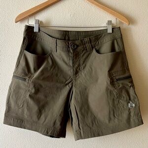 Eddie‎ Bauer First Ascent shorts women’s 8 petite guide green